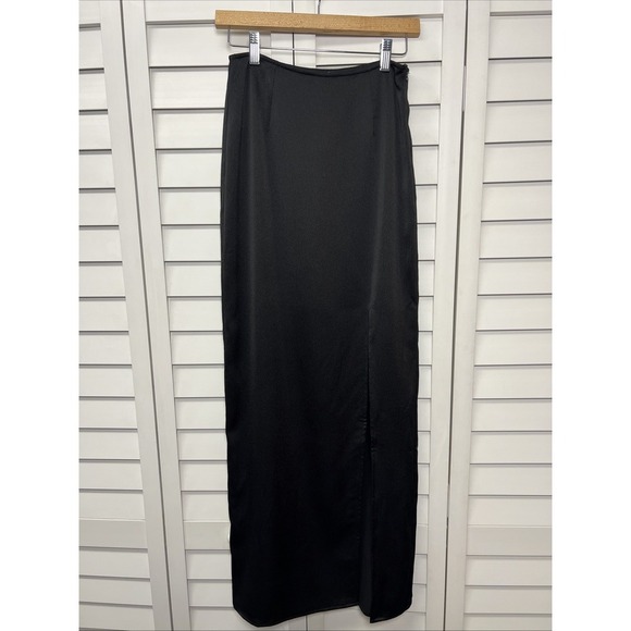 Nasty Gal Textured Satin Split Maxi Skirt Women's Size 4 Black - Picture 2 of 8